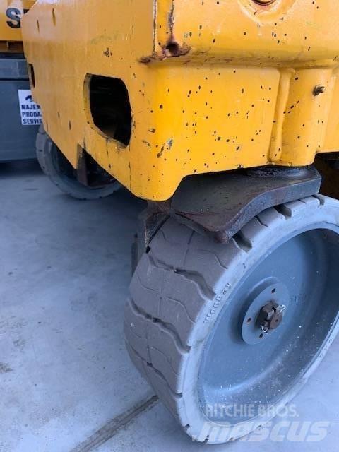 Haulotte Compact 10 Piattaforme a pantografo