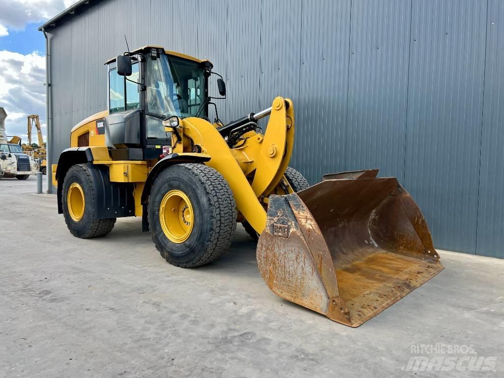 CAT 930K Pale gommate