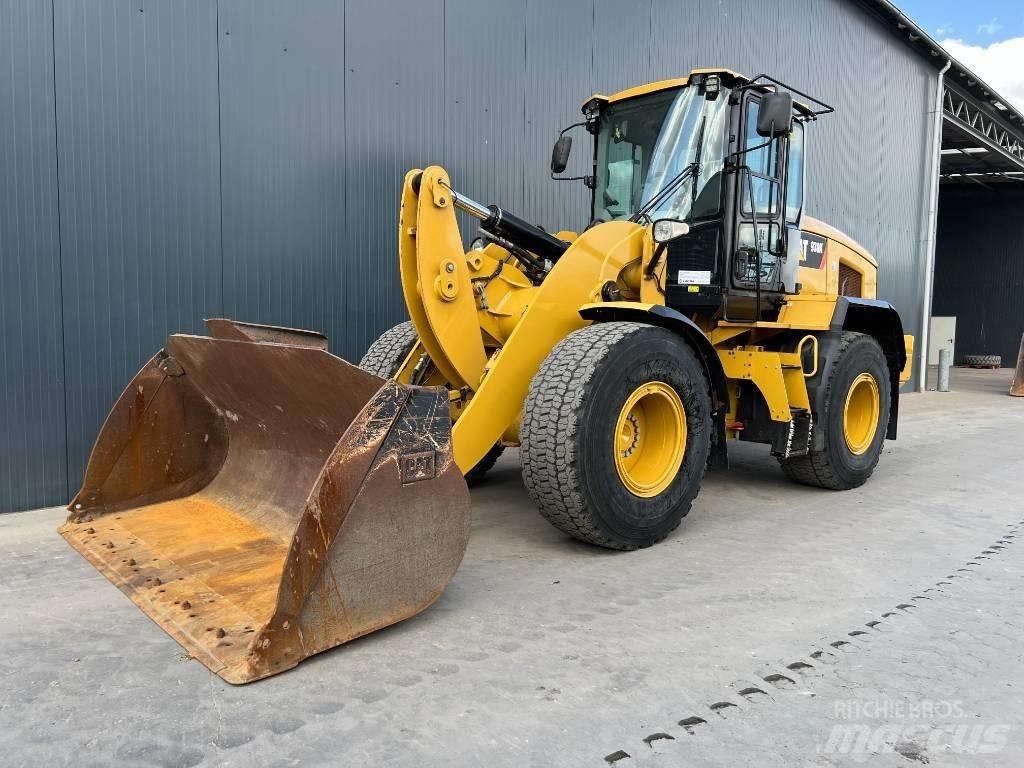 CAT 930K Pale gommate