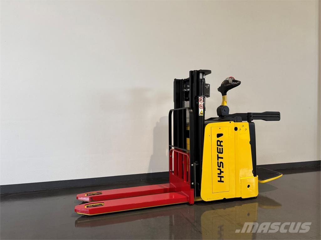 Hyster P2.0SD Carelli stoccatori  automatici-usati