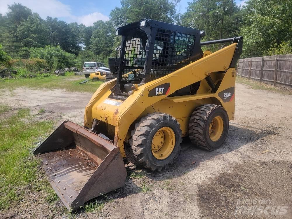 CAT 252 B 3 Mini Pale Gommate