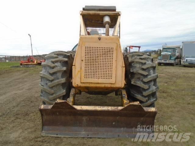 Clark 664B Trattori Forestali