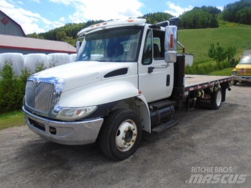 International 4200 Camion con sponde ribaltabili