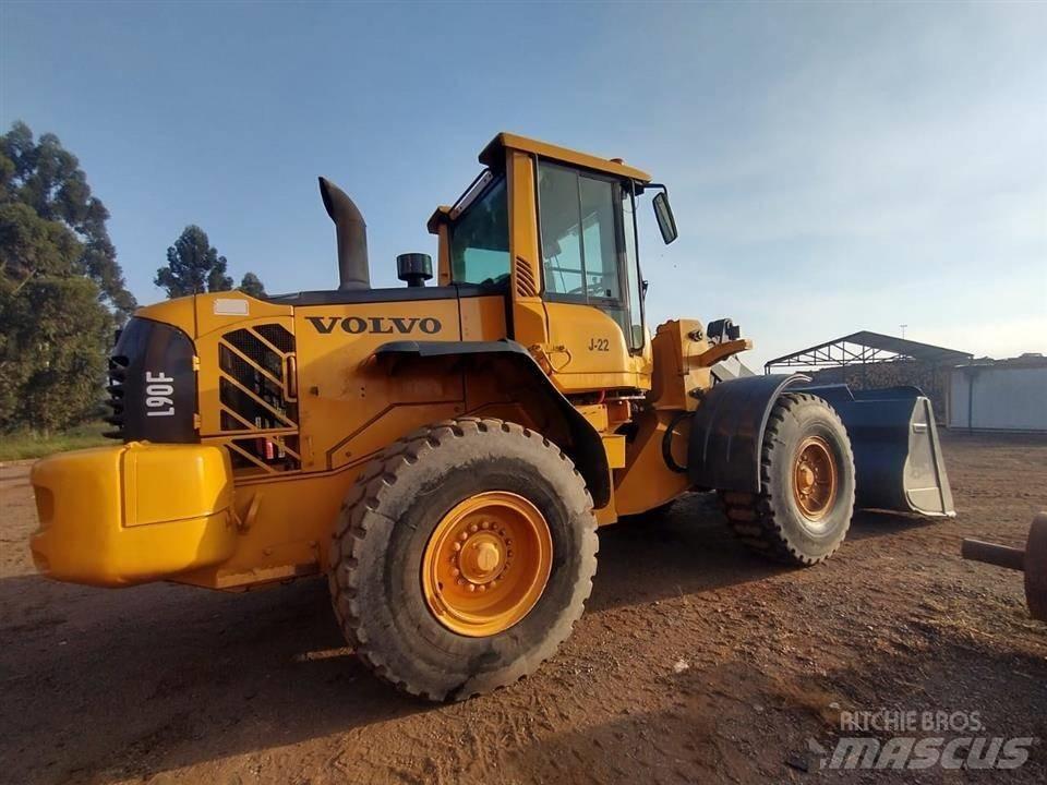 Volvo L90F Pale gommate