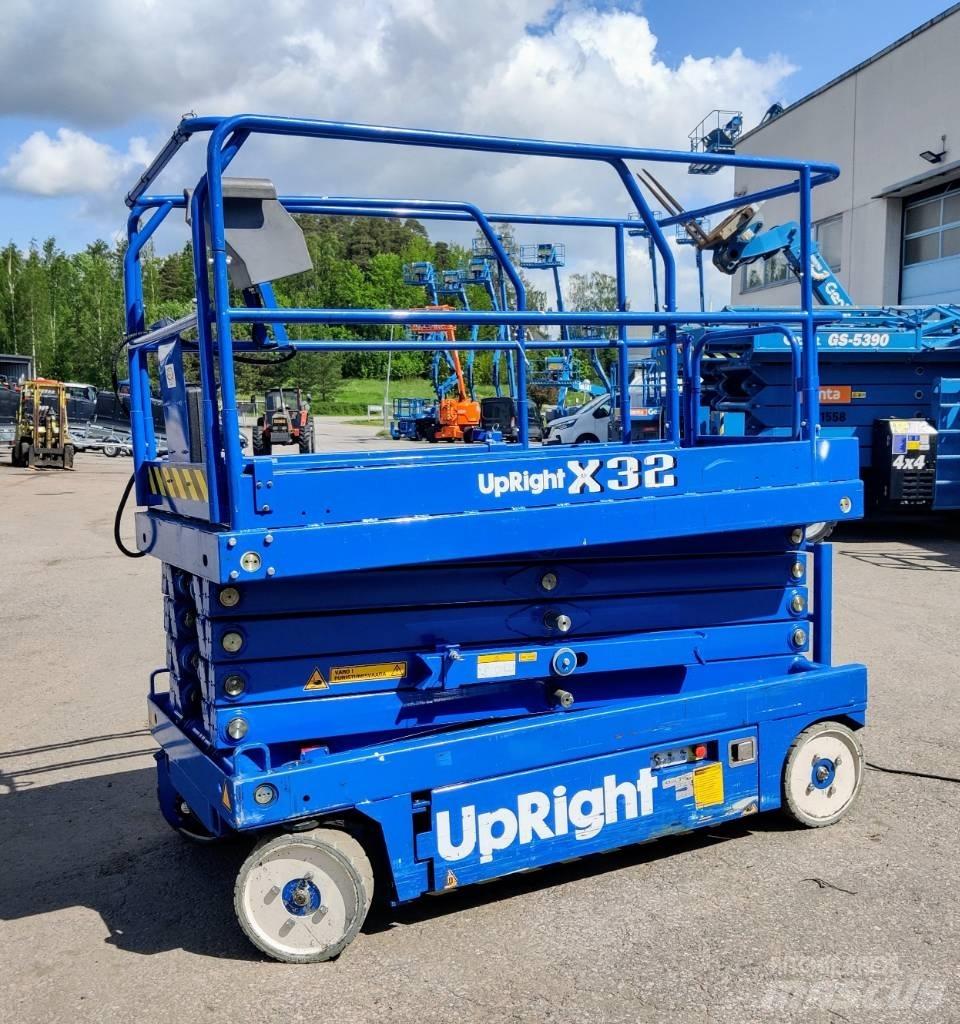 UpRight X32N Piattaforme a pantografo