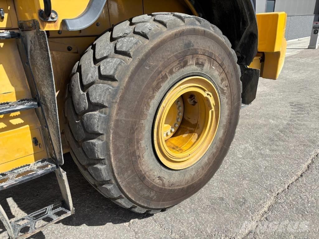 CAT 972 M XE Pale gommate