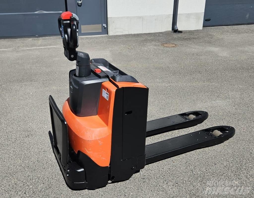 Toyota LWE 200 Carrelli elevatori bassi a piattaforma