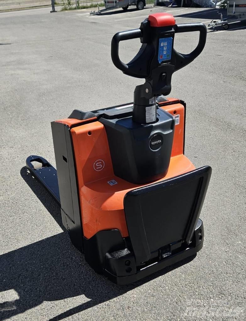 Toyota LWE 200 Carrelli elevatori bassi a piattaforma