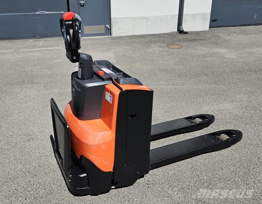 Toyota LWE 200 (myyty) Carrelli elevatori bassi a piattaforma