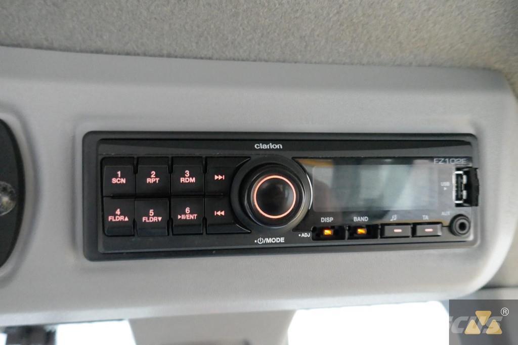 CAT 930M Pale gommate