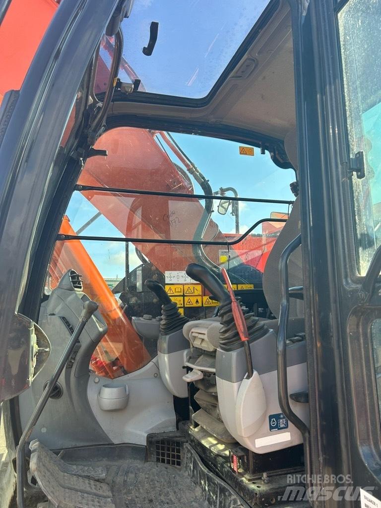 Hitachi ZX225 USLC-6 Escavatori cingolati