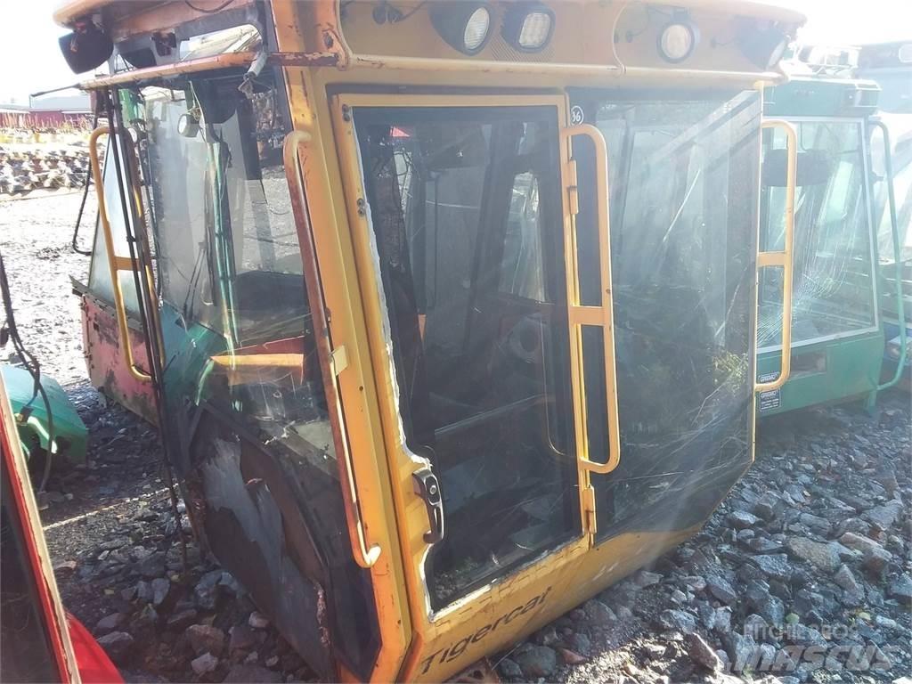 Tigercat 1075 Cabine e interni