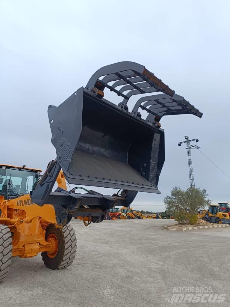 Hyundai HL 955 XT Pale gommate
