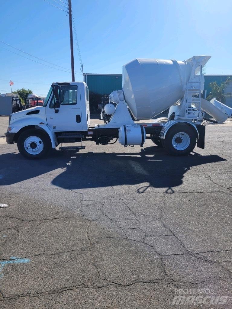 International 4300 Camion con sponde ribaltabili