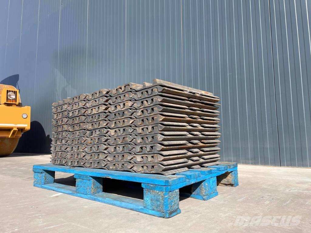 JCB JS240 Catene, cingoli e sottocarro