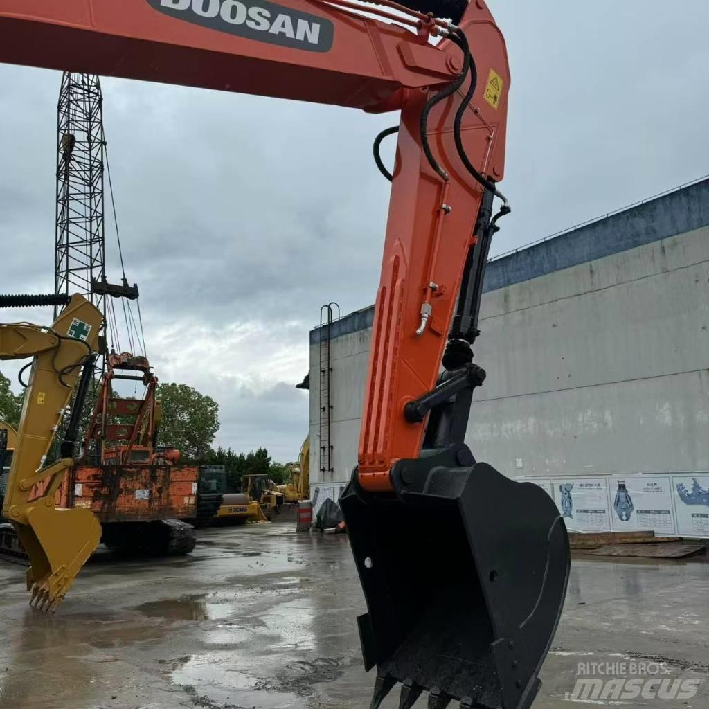Doosan DX 225 LC Escavatori cingolati