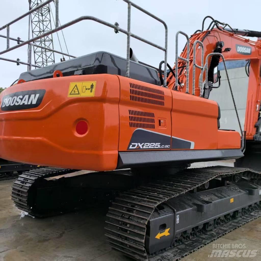 Doosan DX 225 LC Escavatori cingolati