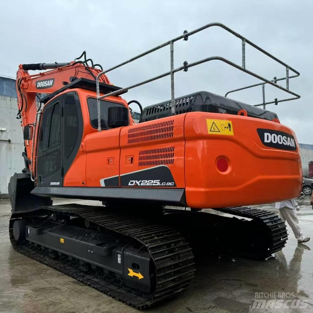 Doosan DX 225 LC Escavatori cingolati