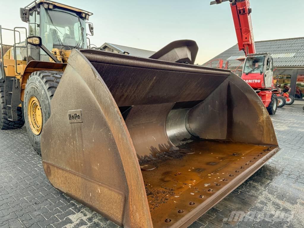 CAT 980M Pale gommate