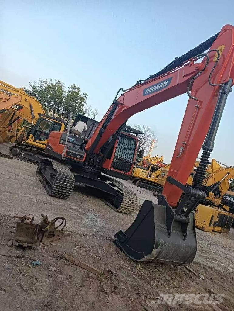 Doosan DX225LC-9C Escavatori cingolati