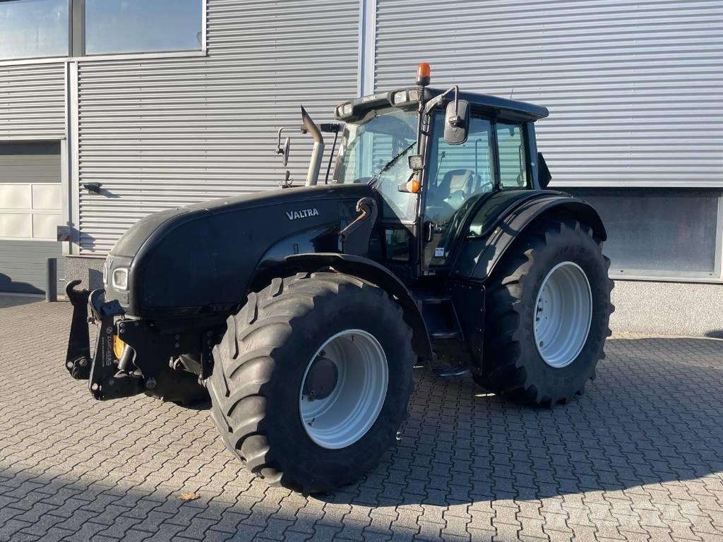 Valtra T151 tractor Trattori