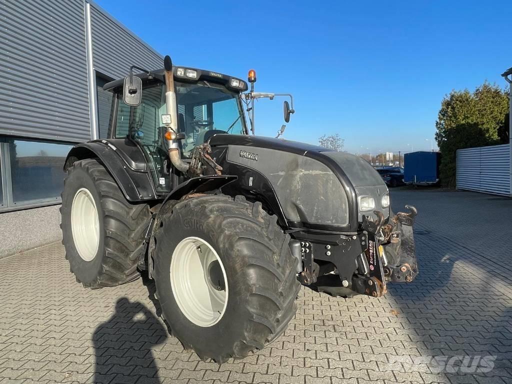 Valtra T151 tractor Trattori