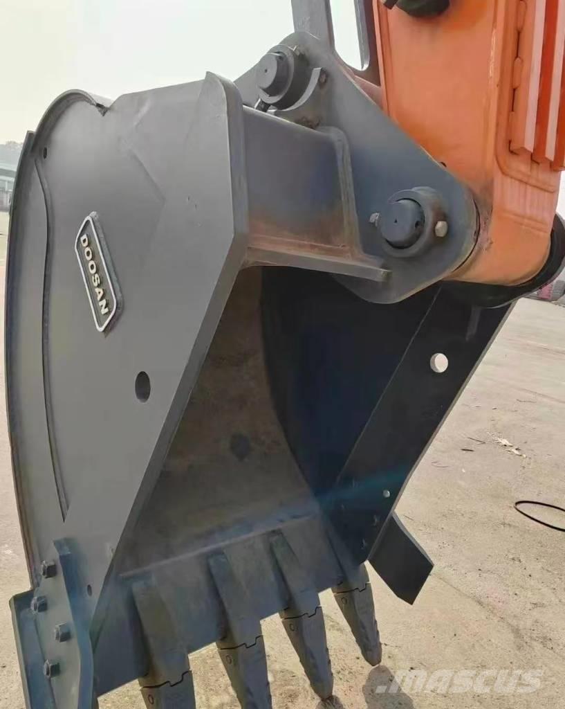 Doosan DX 220 Escavatori cingolati
