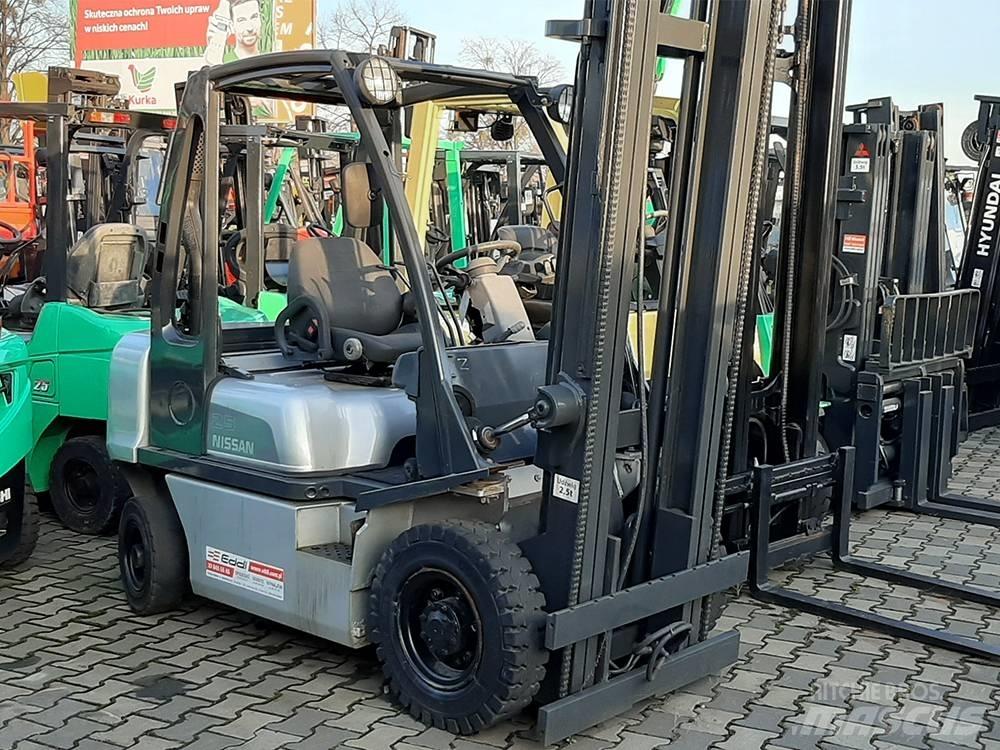 Nissan Y1D2A25Q Carrelli elevatori diesel