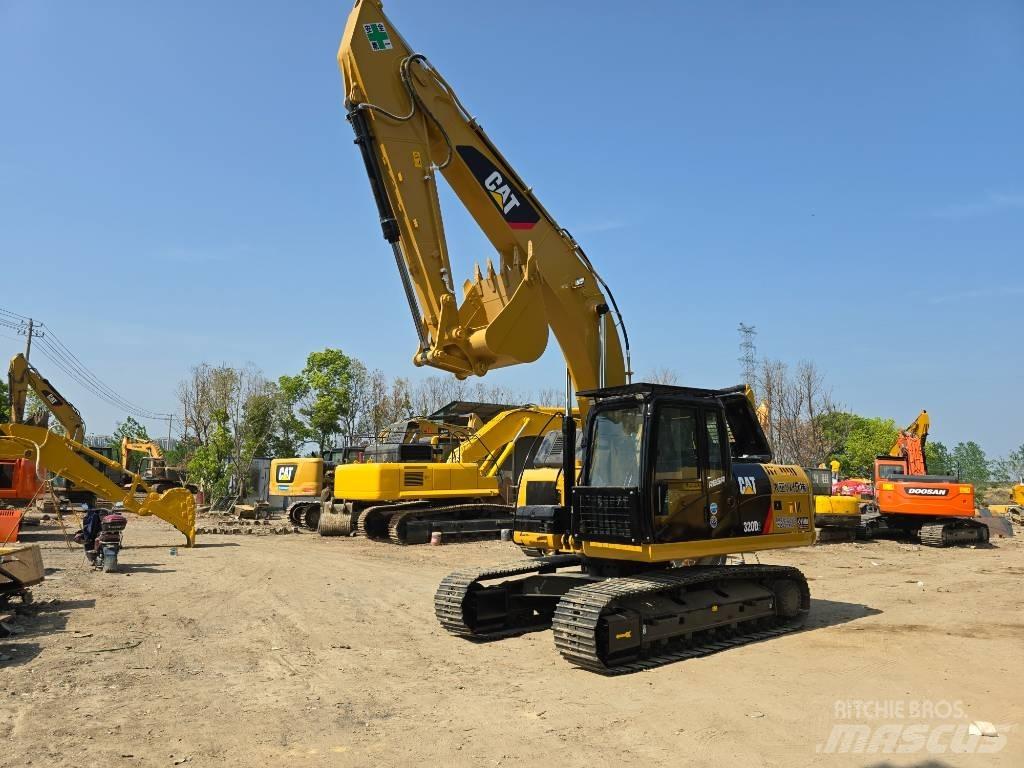 CAT 320 D 2 Escavatori medi 7t - 12t