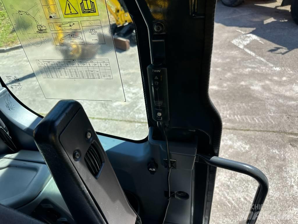 Komatsu PC210LCi-11 Escavatori cingolati