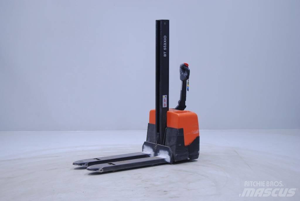 Toyota HWE100 Transpallet uomo a terra