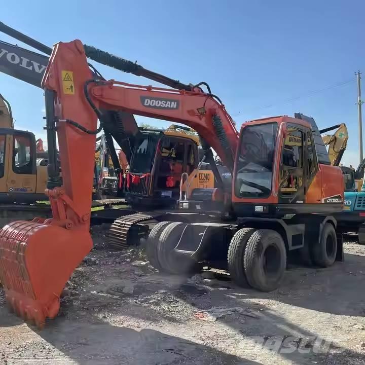 Doosan DX150W Escavatori gommati