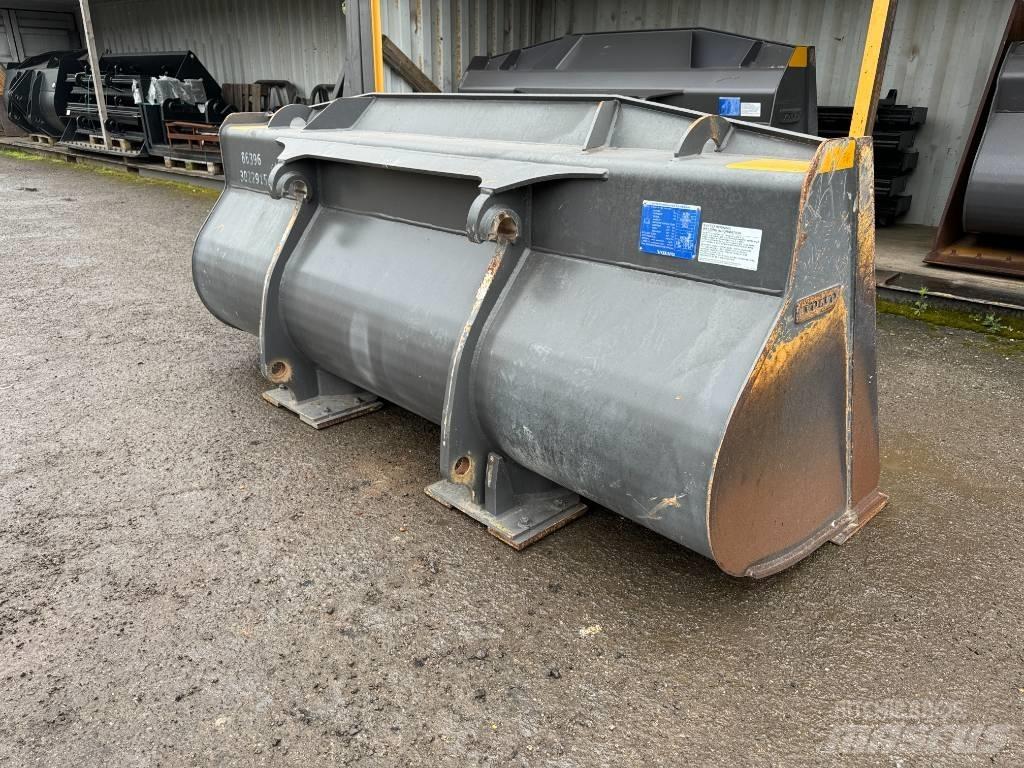 Volvo 1.6m Bucket Benne