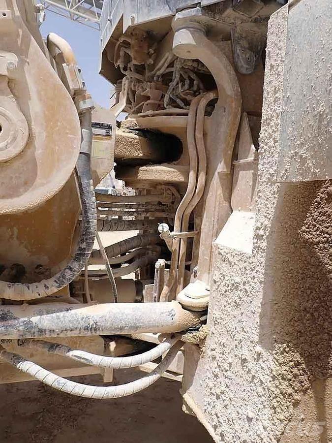 CAT 988K Pale gommate