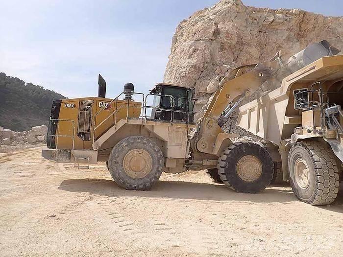 CAT 988K Pale gommate