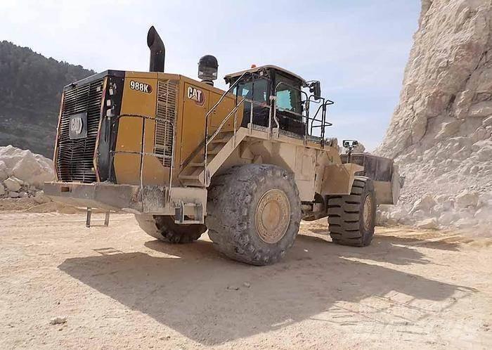 CAT 988K Pale gommate