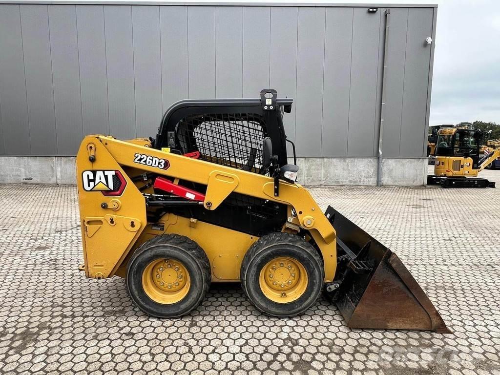 CAT 226D Mini Pale Gommate