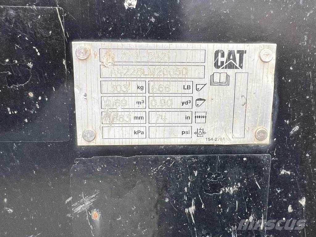 CAT 226D Mini Pale Gommate