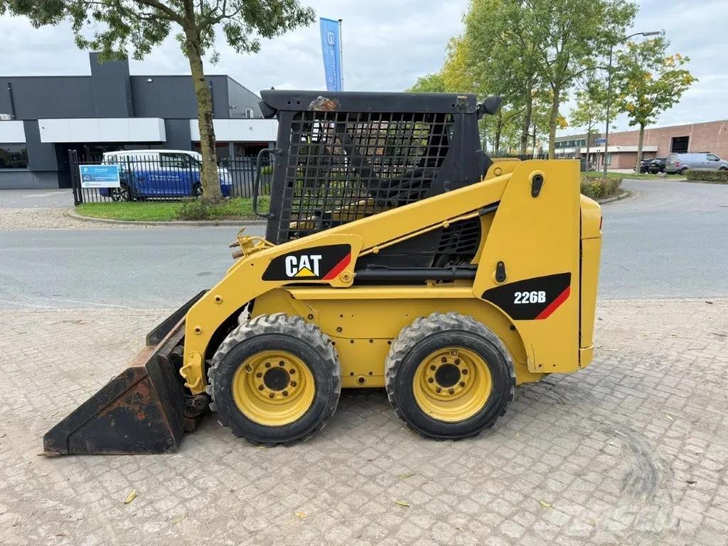 CAT 216B Turbo Mini Pale Gommate