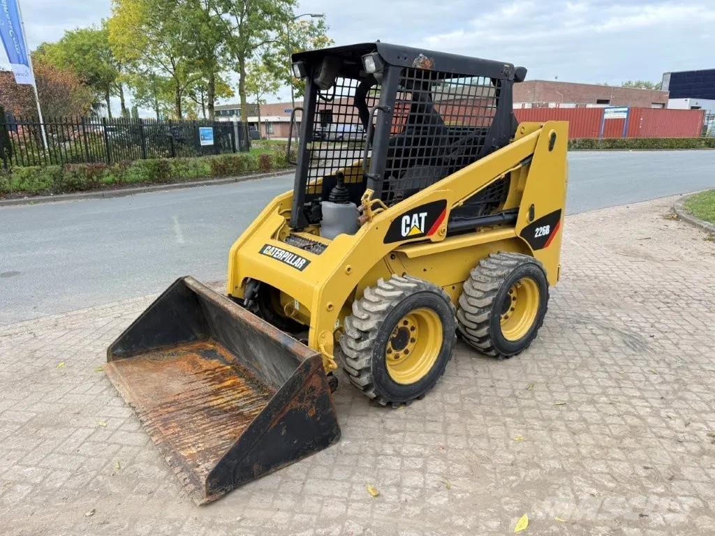 CAT 216B Turbo Mini Pale Gommate