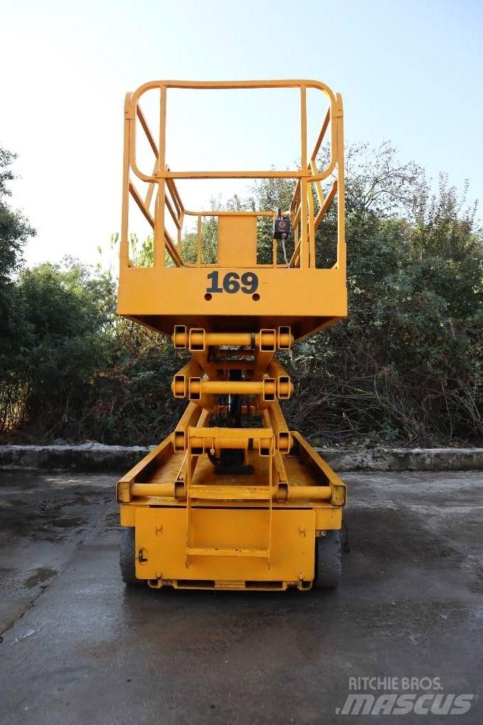 Haulotte Compact 10 Piattaforme a pantografo