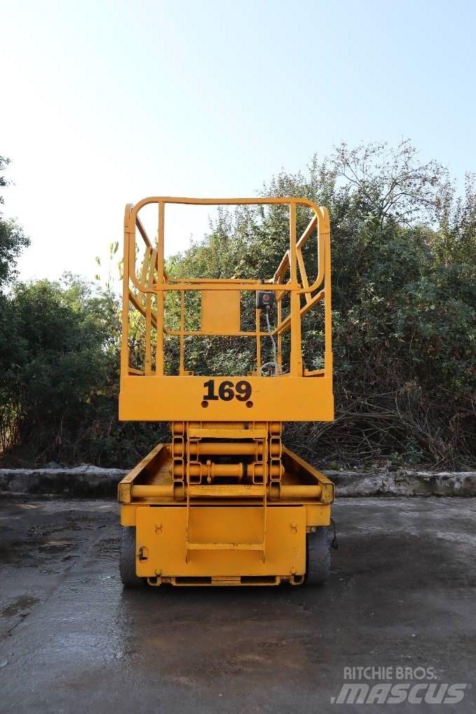 Haulotte Compact 10 Piattaforme a pantografo