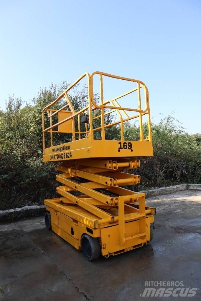 Haulotte Compact 10 Piattaforme a pantografo
