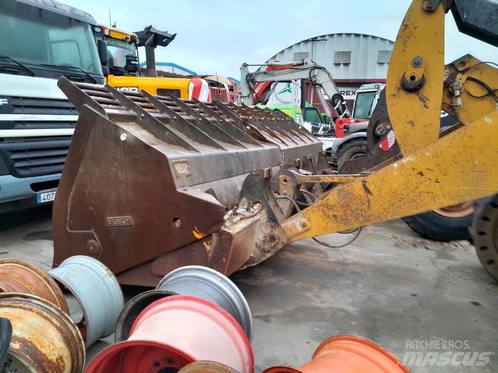 CAT 926 m Pale gommate