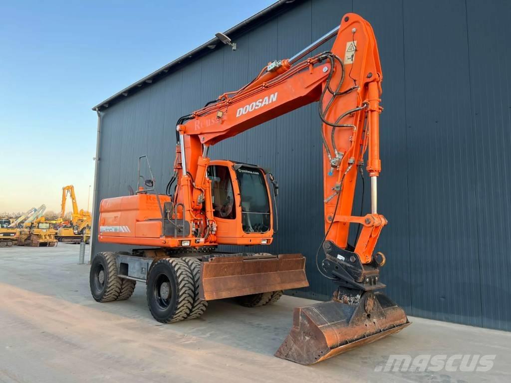 Doosan DX170W Escavatori gommati