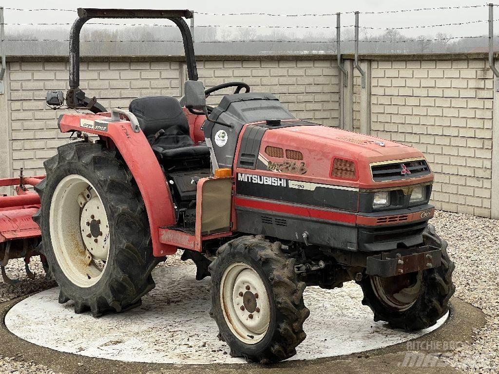 Mitsubishi MT266 Trattori