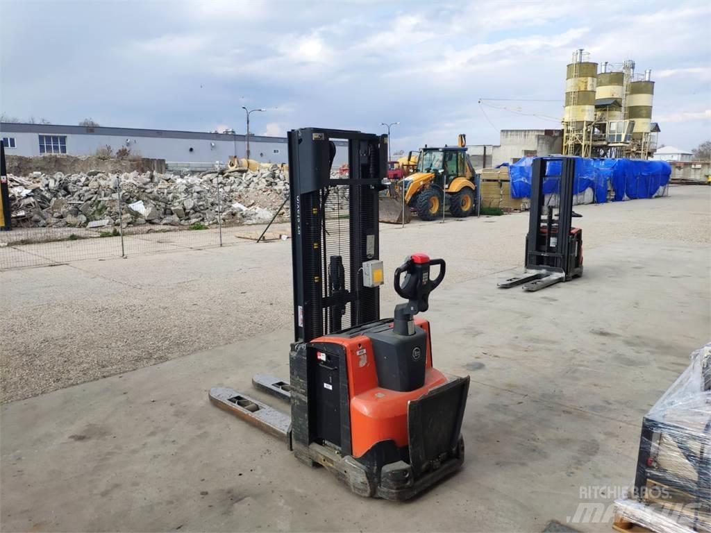 BT SWE120 Transpallet uomo a terra