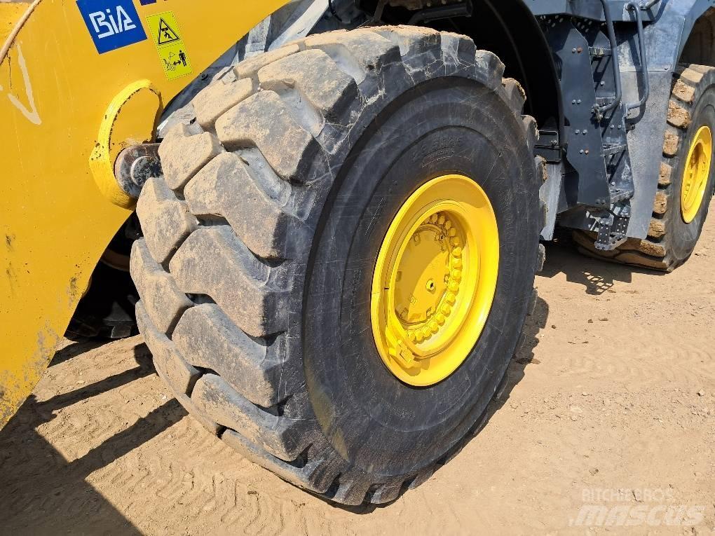 Komatsu WA500-8E0 Pale gommate