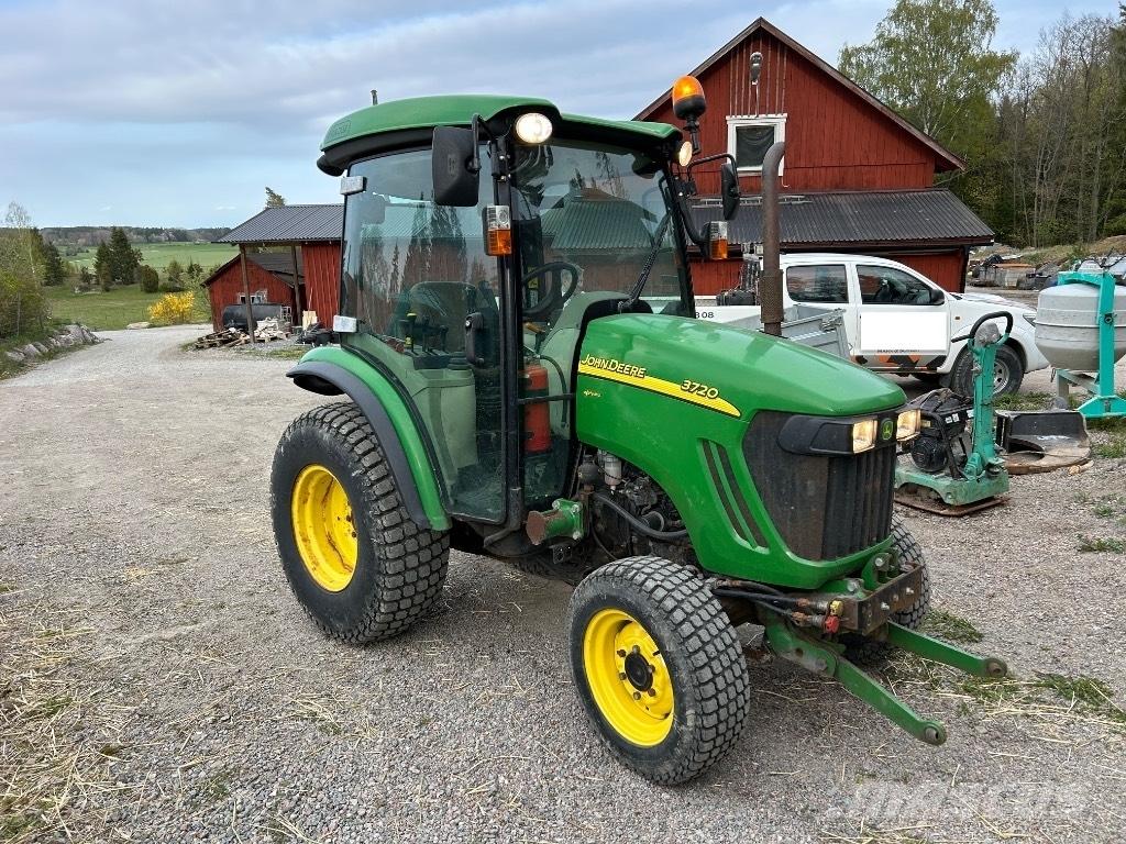 John Deere 3720 Trattori