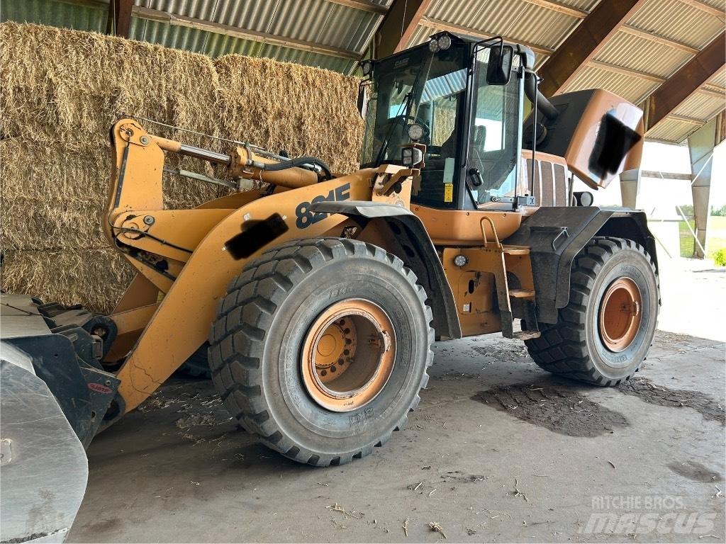CASE 821 E Pale gommate